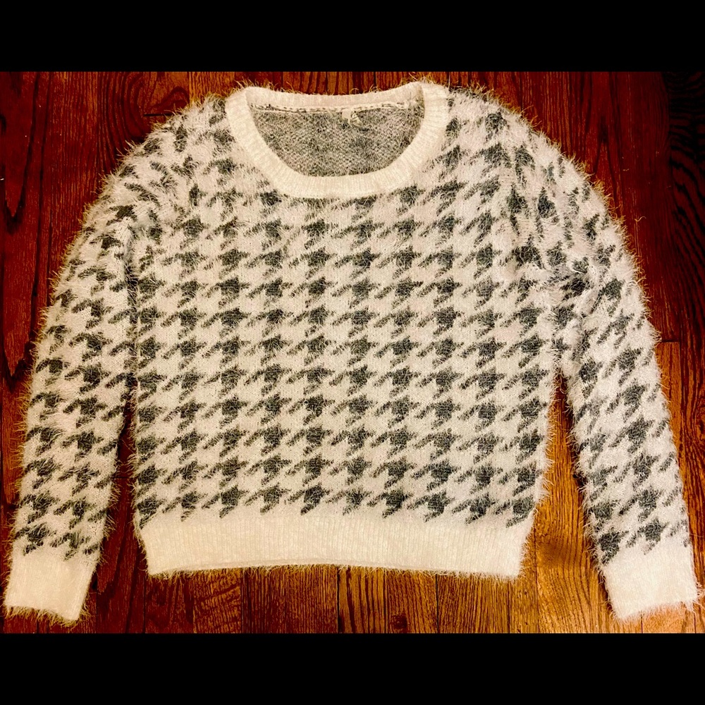 NWOT Mudd Fuzzy Sweater